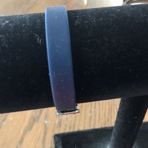 Single silicon band.